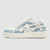 Zapatos de skate con borde sin rematar y decoración de botones